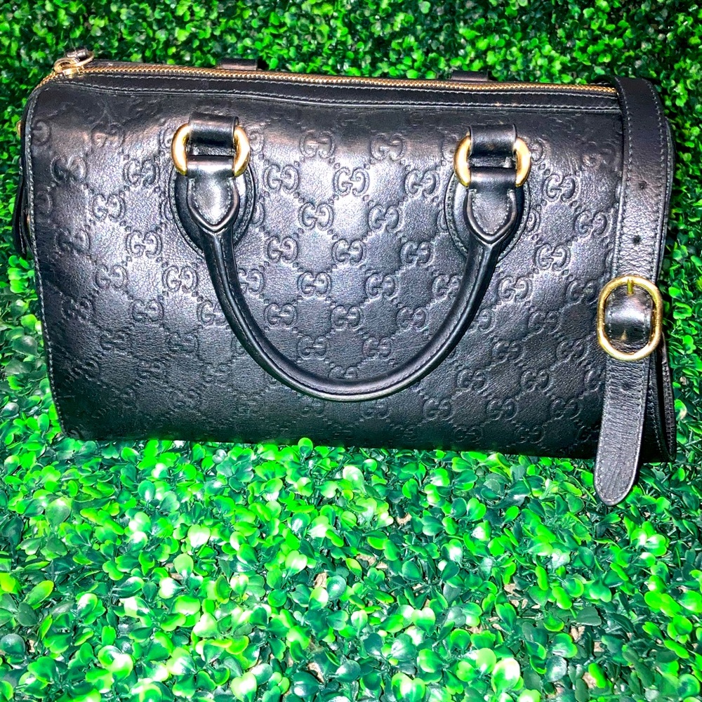Authentic Gucci Signature leather bowling bag (black)